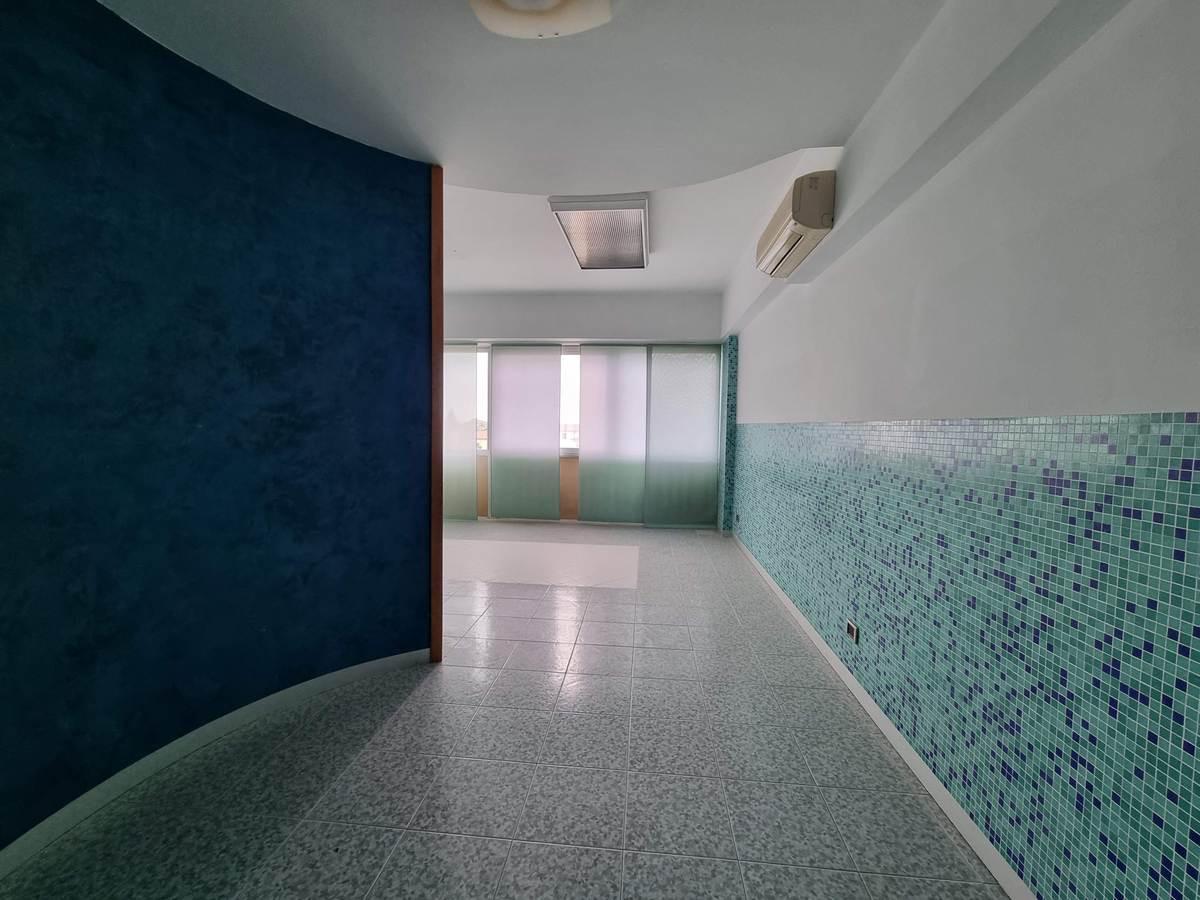 Immagine 5 di Ufficio in vendita  a Massa