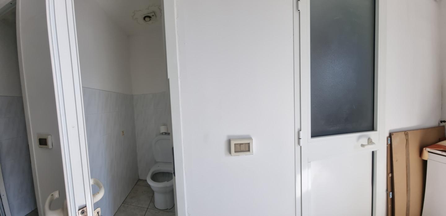 Immagine 22 di Capannone industriale in vendita  a Livorno