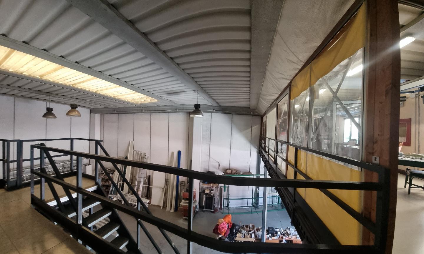 Immagine 13 di Capannone industriale in vendita  a Livorno