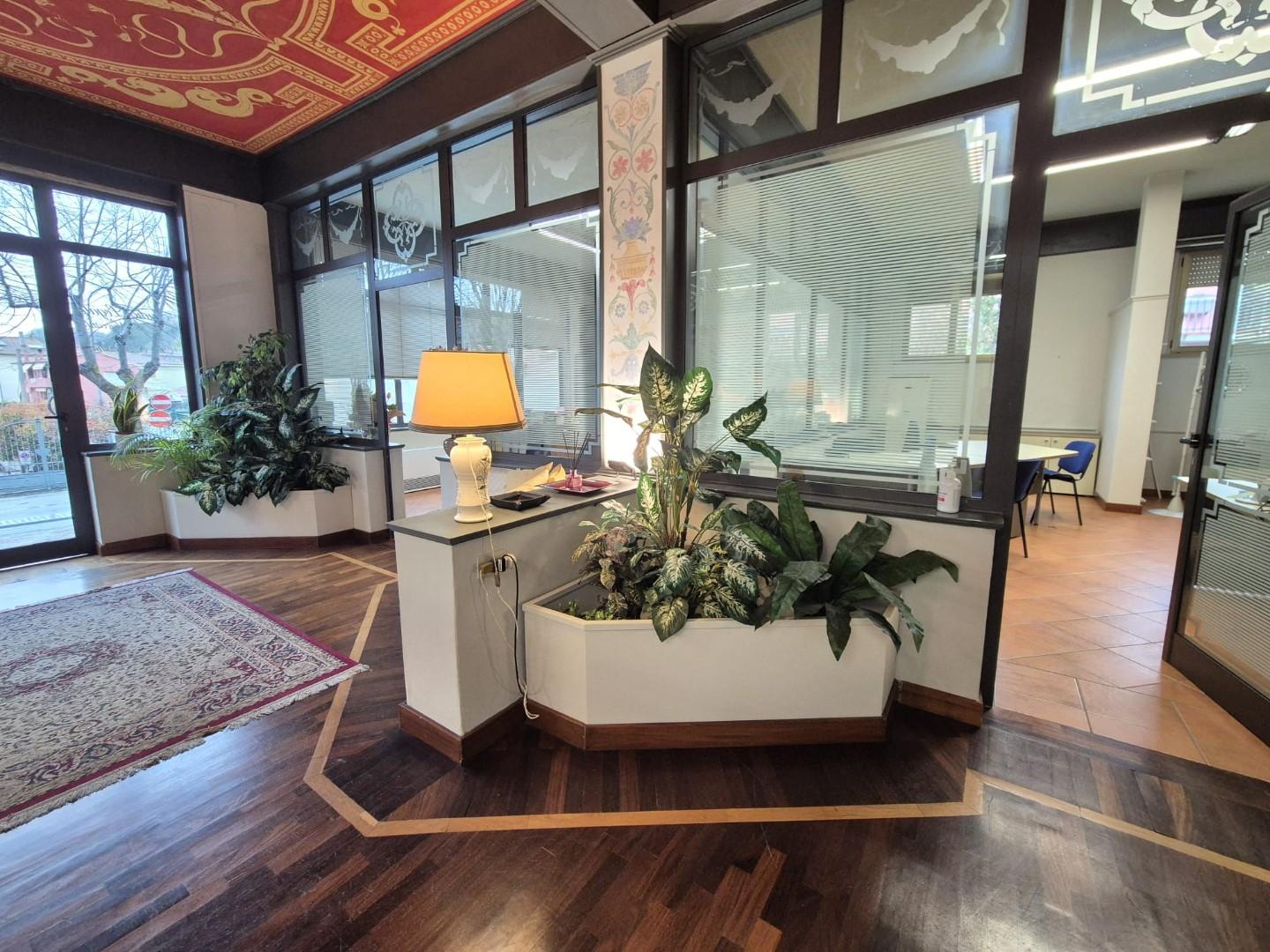 Immagine 8 di Ufficio in affitto  a Pontedera