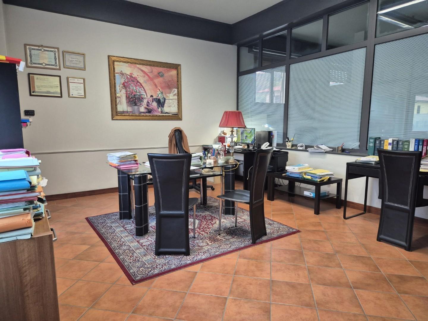 Immagine 4 di Ufficio in affitto  a Pontedera