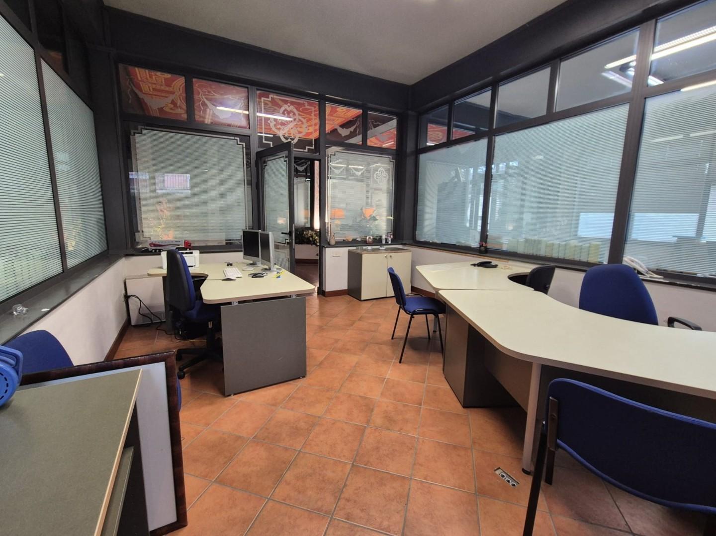 Immagine 2 di Ufficio in affitto  a Pontedera