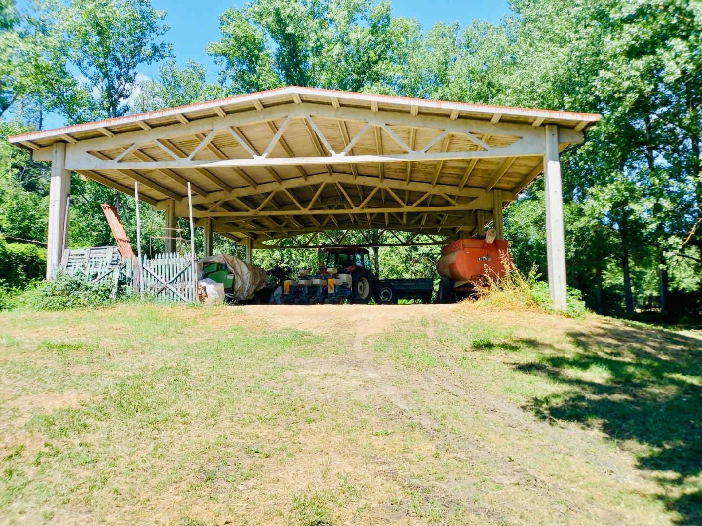 Immagine 10 di Casa colonica in vendita  a Castelfiorentino