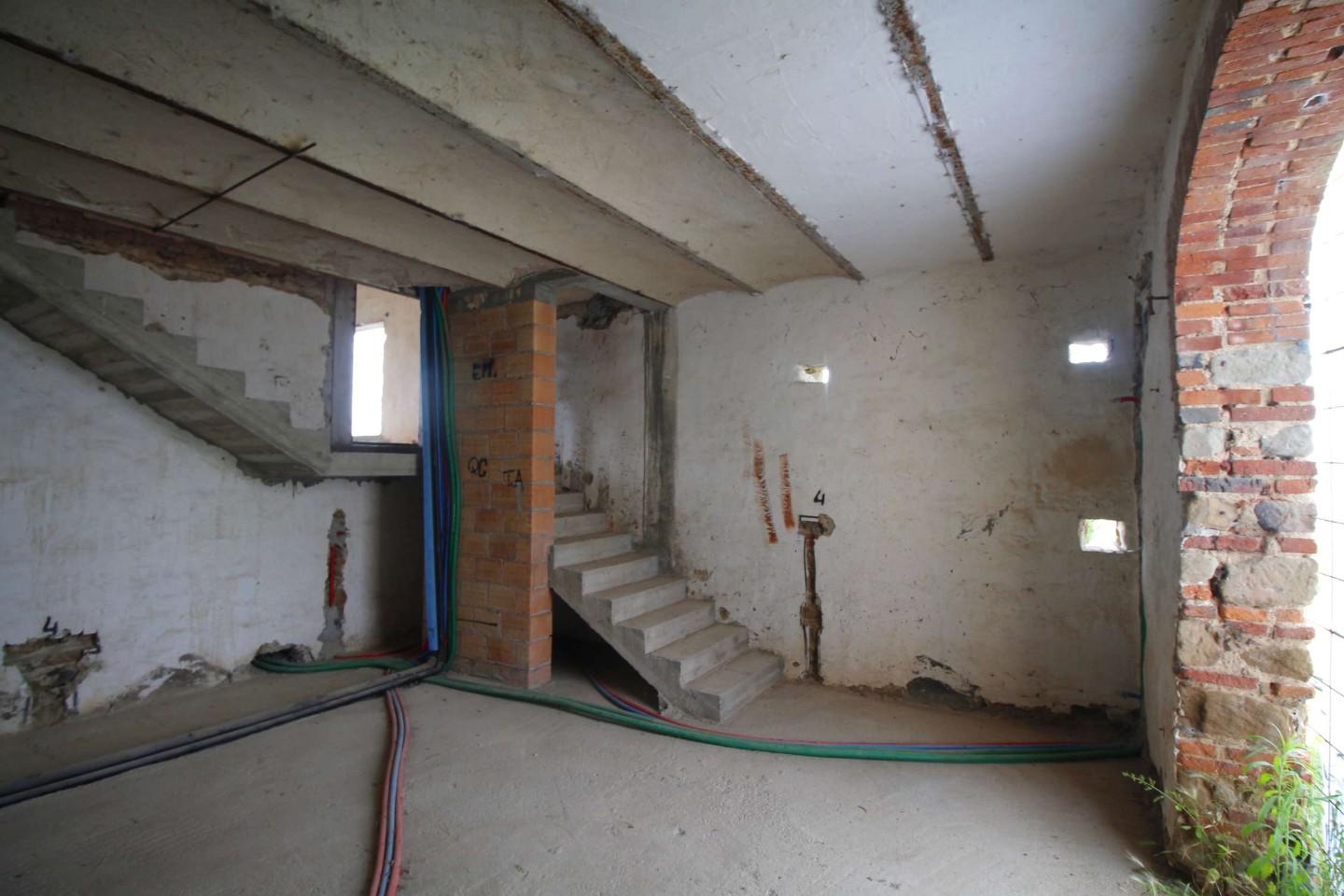 Immagine 17 di Casa colonica in vendita  a Monsummano Terme