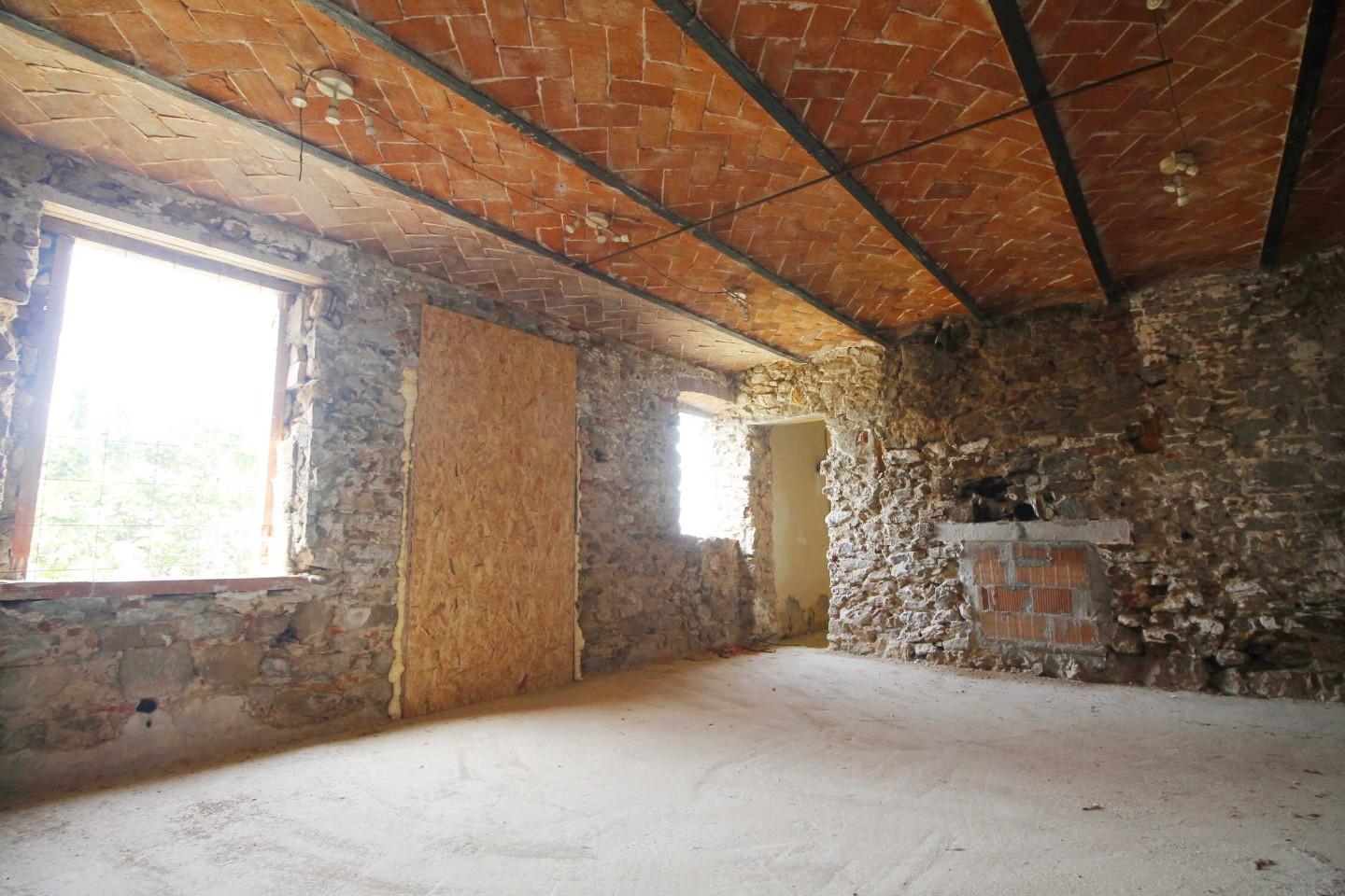 Immagine 19 di Casa colonica in vendita  a Monsummano Terme