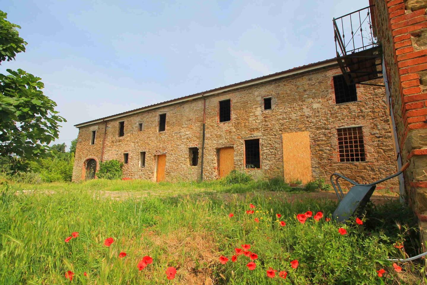 Immagine 23 di Casa colonica in vendita  a Monsummano Terme