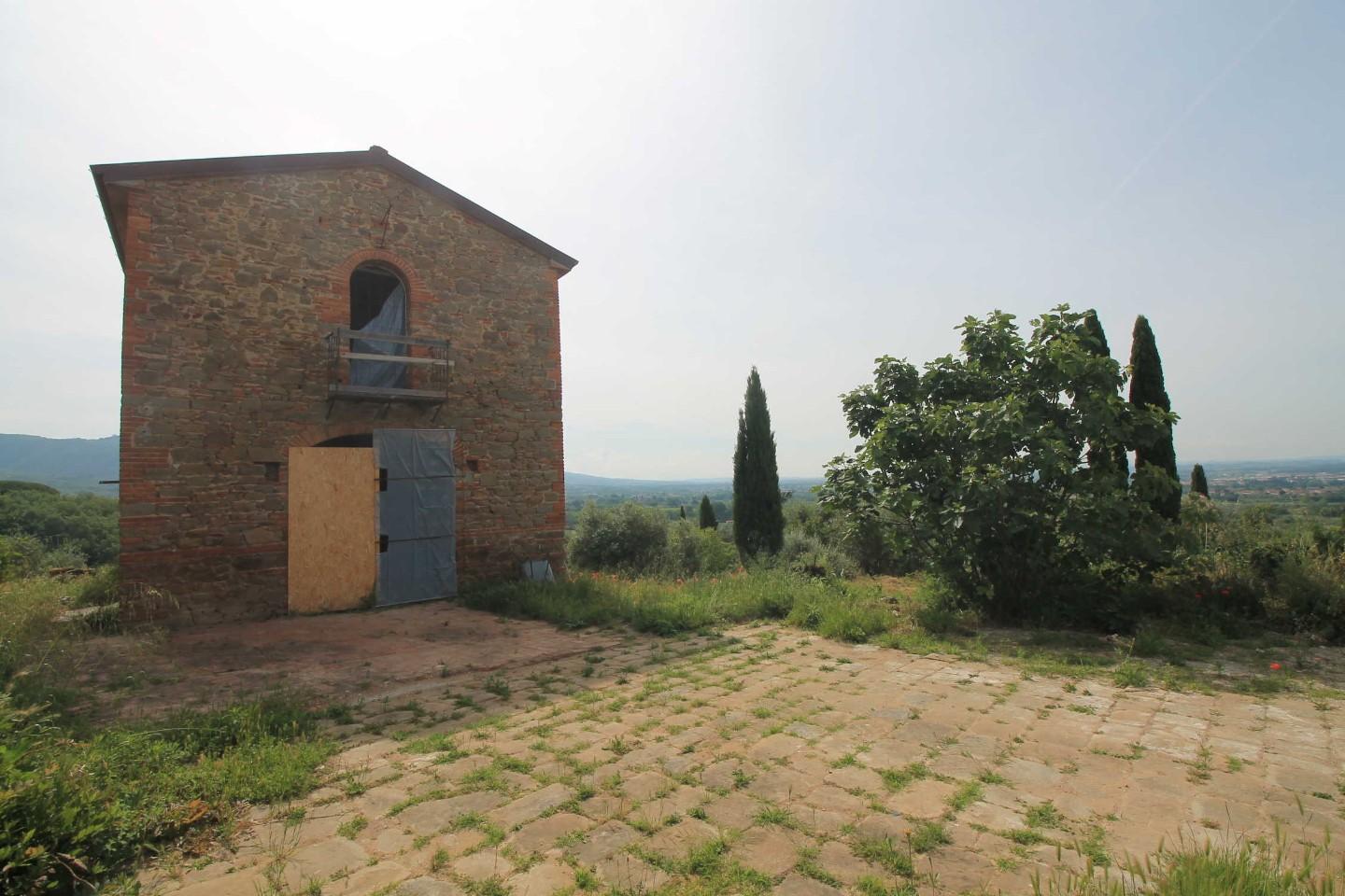 Immagine 24 di Casa colonica in vendita  a Monsummano Terme