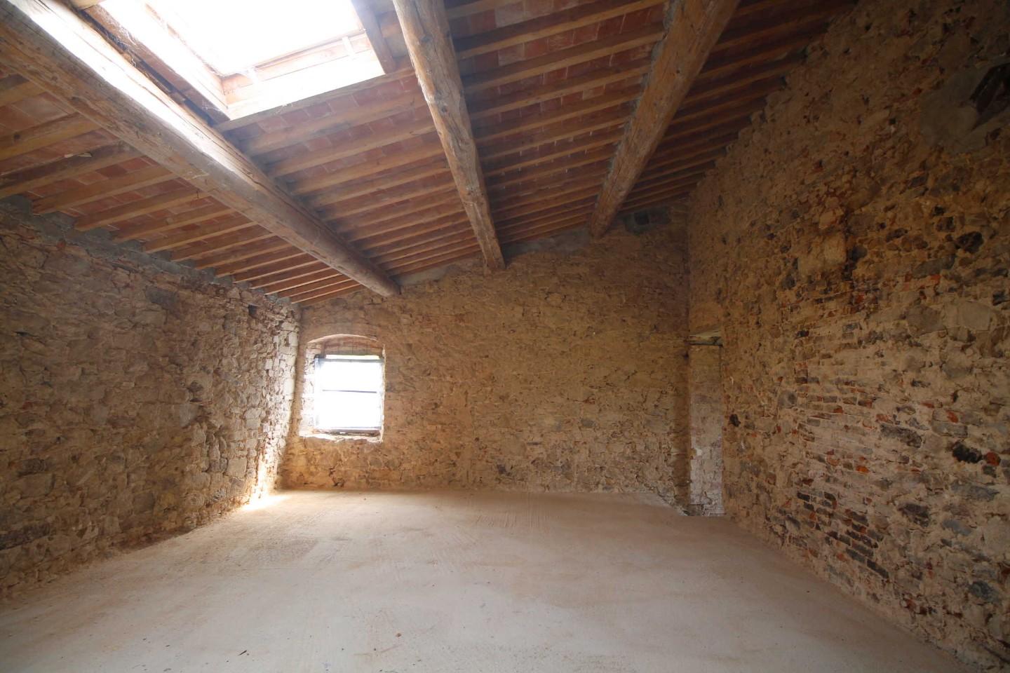 Immagine 21 di Casa colonica in vendita  a Monsummano Terme