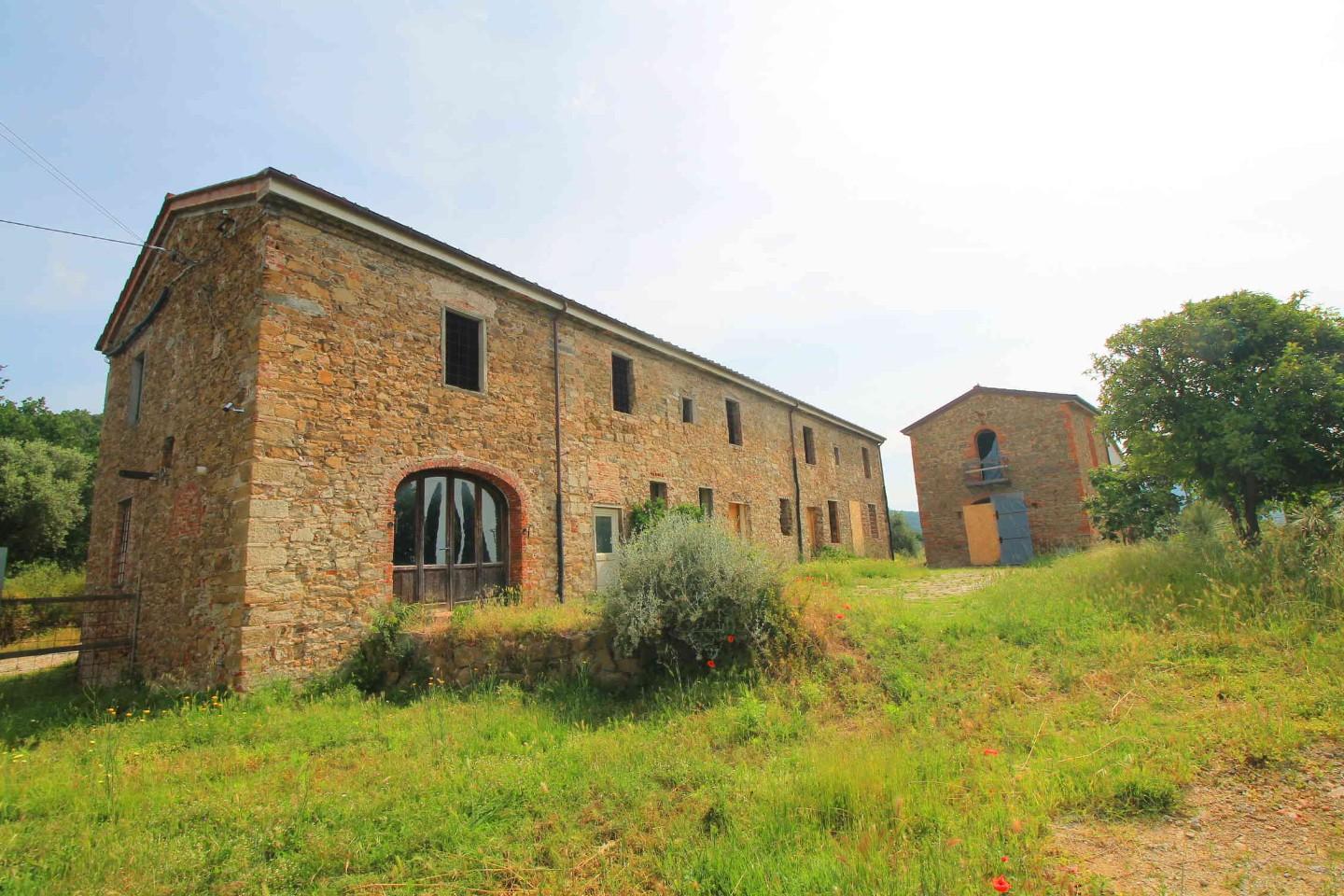 Immagine 25 di Casa colonica in vendita  a Monsummano Terme