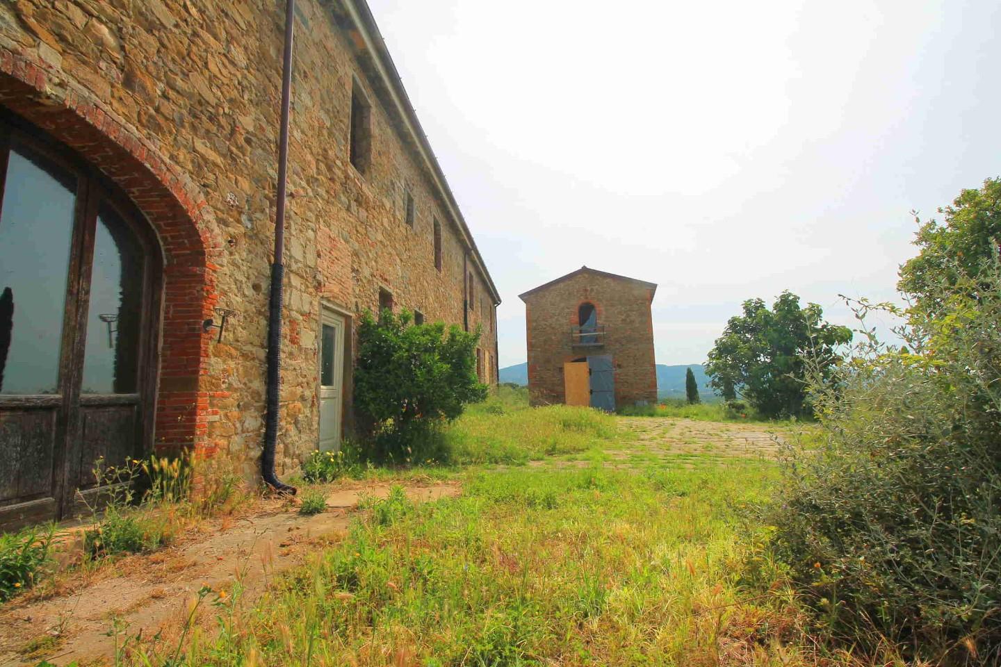 Immagine 27 di Casa colonica in vendita  a Monsummano Terme