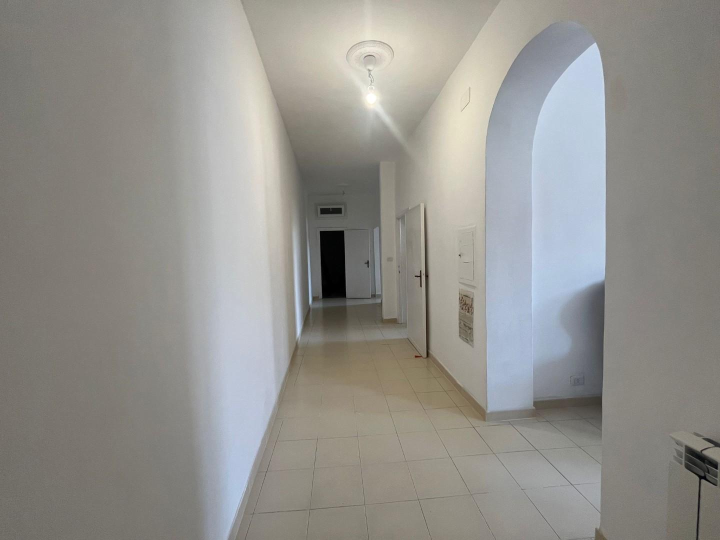 Immagine 4 di Appartamento in vendita  a Livorno