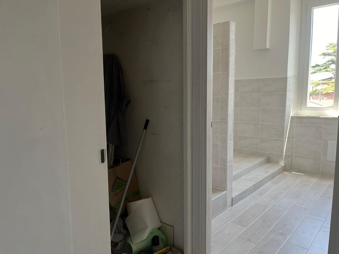 Immagine 10 di Appartamento in vendita  a Livorno