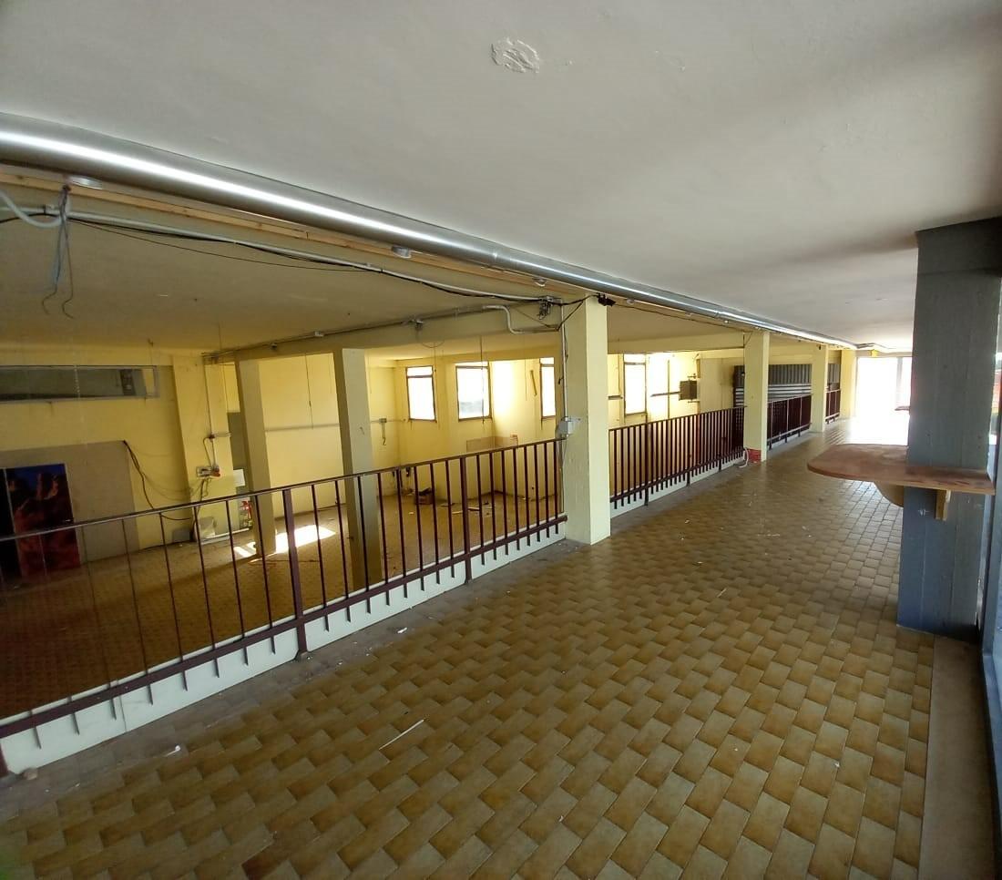 Immagine 2 di Locale commerciale in affitto  a Cascina