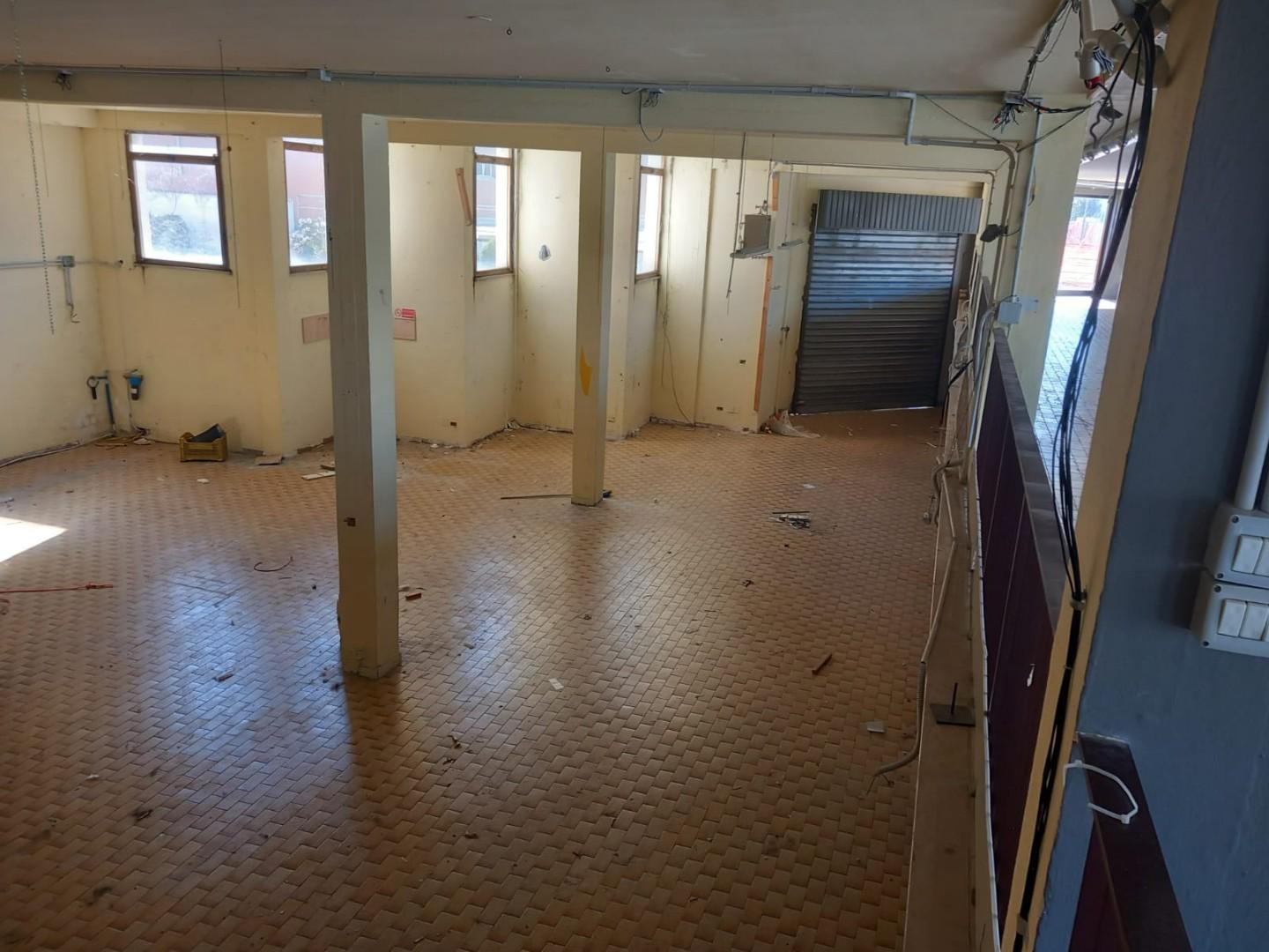 Immagine 7 di Locale commerciale in affitto  a Cascina