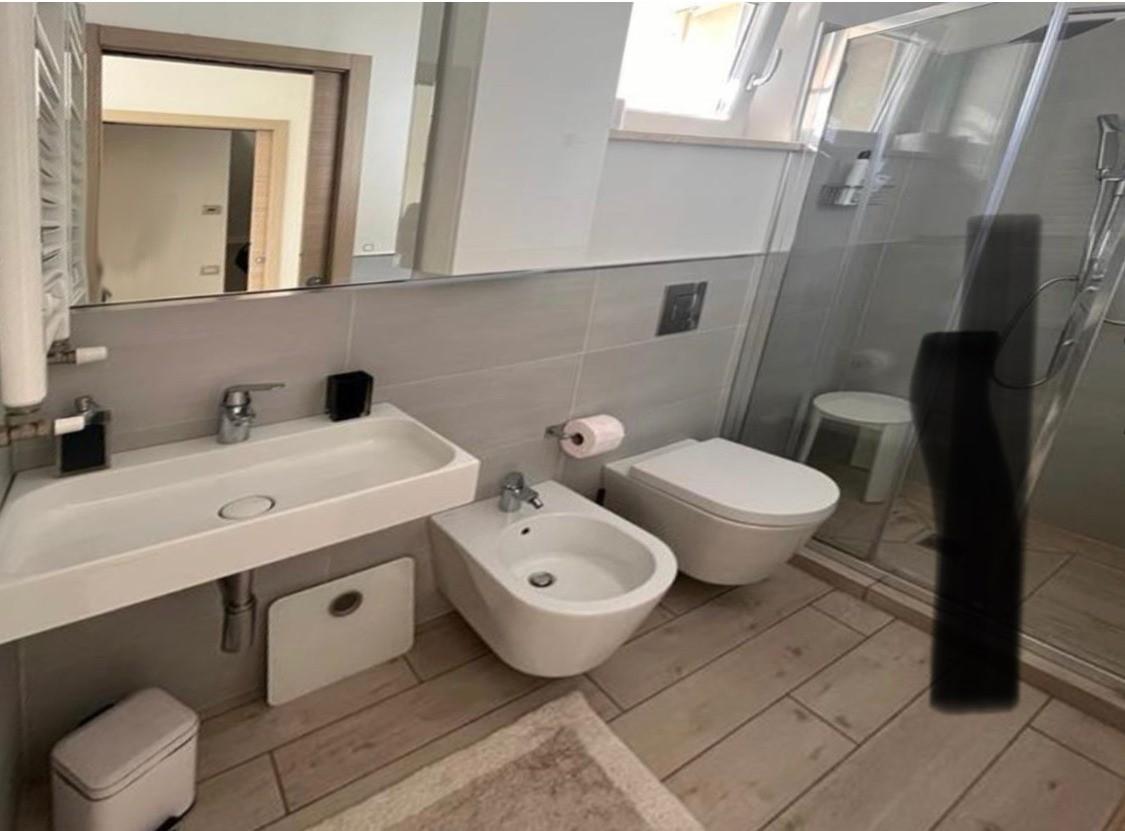 Immagine 14 di Villa in vendita  a Montignoso