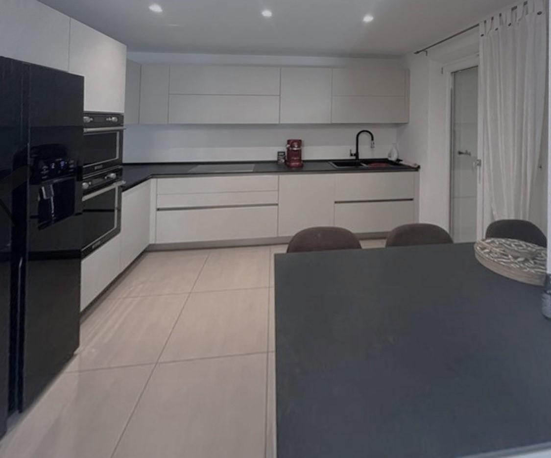 Immagine 10 di Villa in vendita  a Montignoso