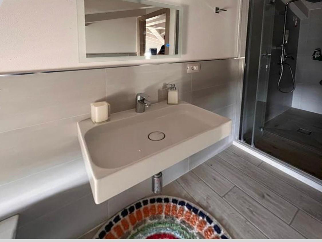 Immagine 19 di Villa in vendita  a Montignoso