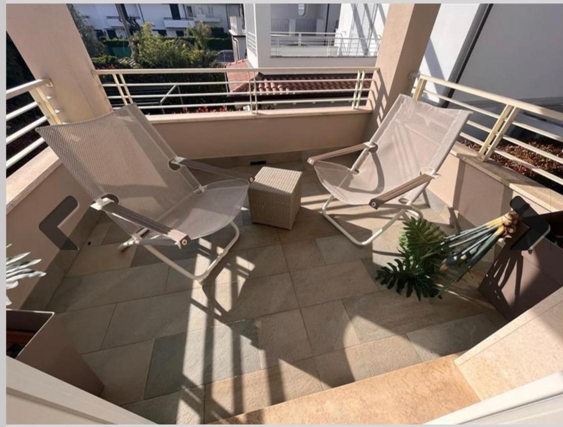 Immagine 13 di Villa in vendita  a Montignoso