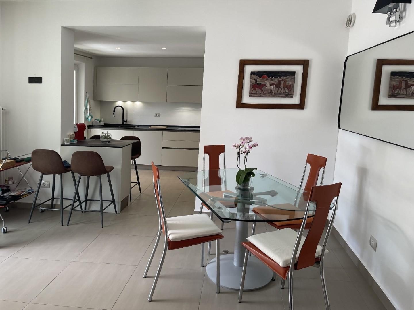 Immagine 6 di Villa in vendita  a Montignoso