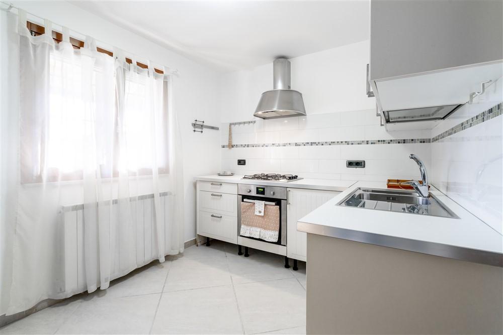 Immagine 8 di Casa bifamiliare in vendita  a Montignoso