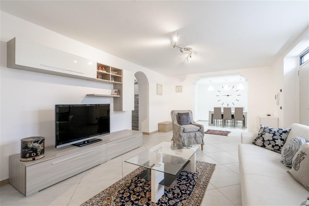 Immagine 3 di Casa bifamiliare in vendita  a Montignoso