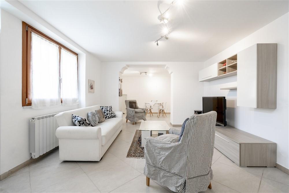 Immagine 6 di Casa bifamiliare in vendita  a Montignoso