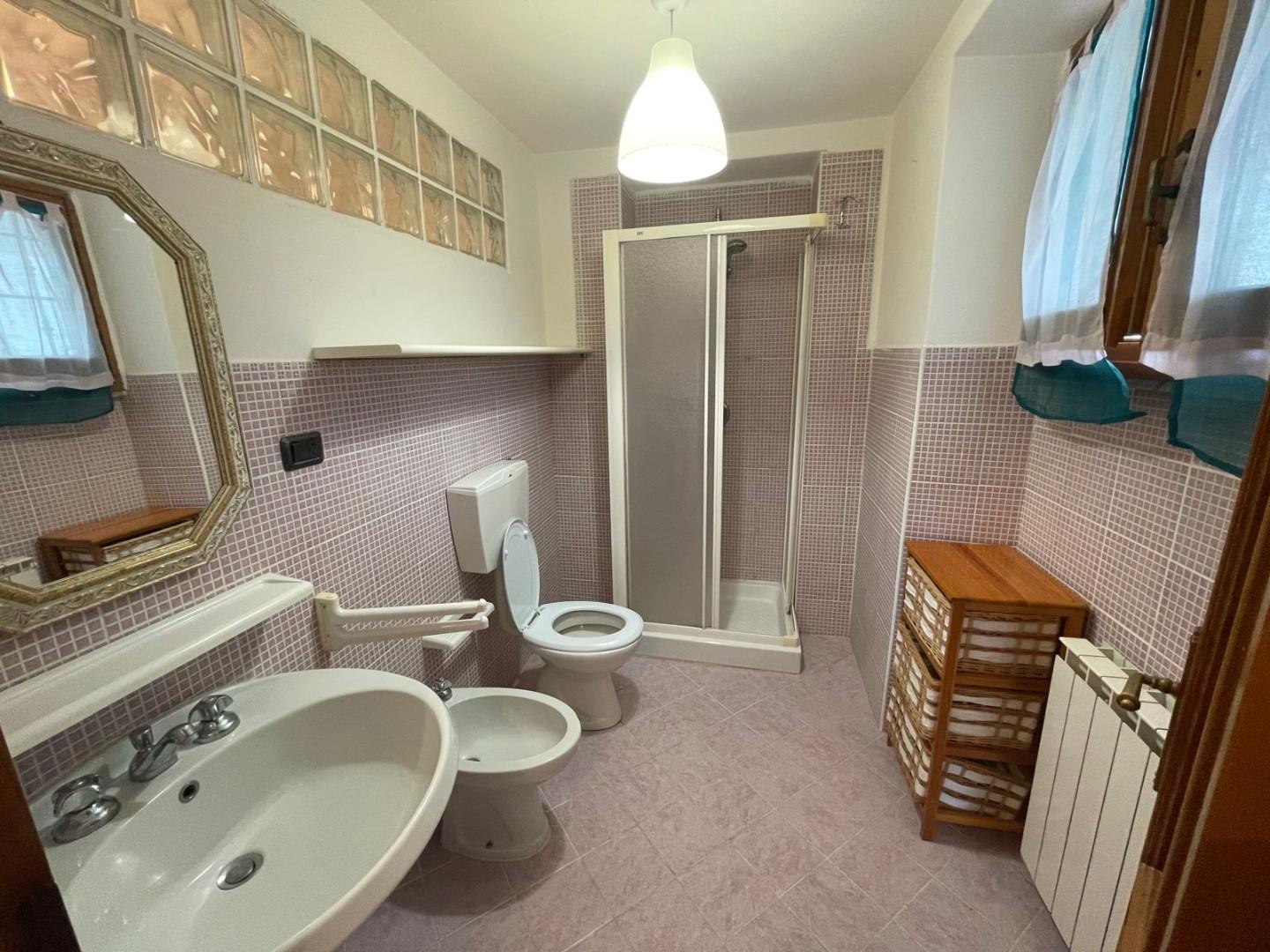 Immagine 23 di Casa bifamiliare in vendita  a Montignoso