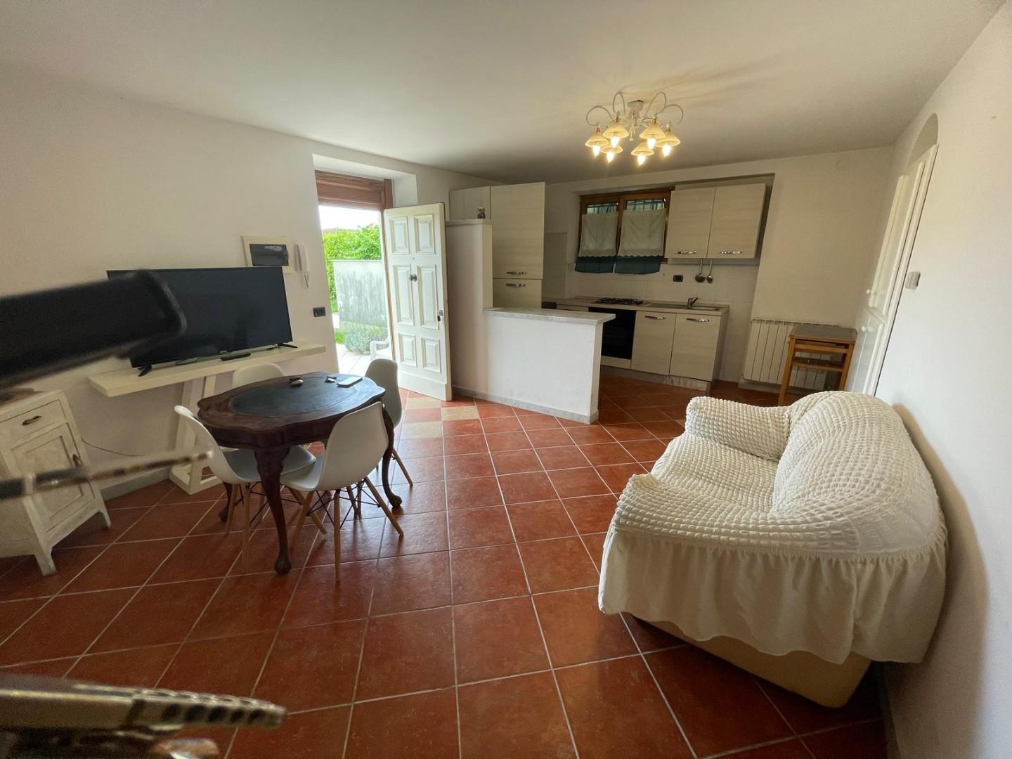 Immagine 19 di Casa bifamiliare in vendita  a Montignoso