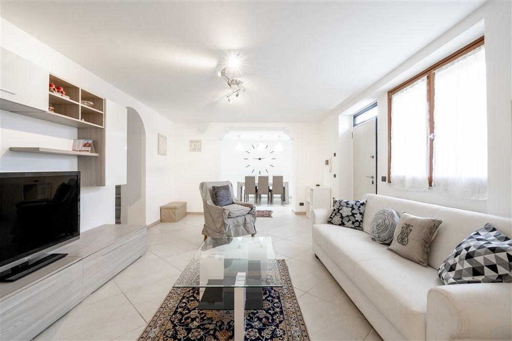 Immagine 4 di Casa bifamiliare in vendita  a Montignoso