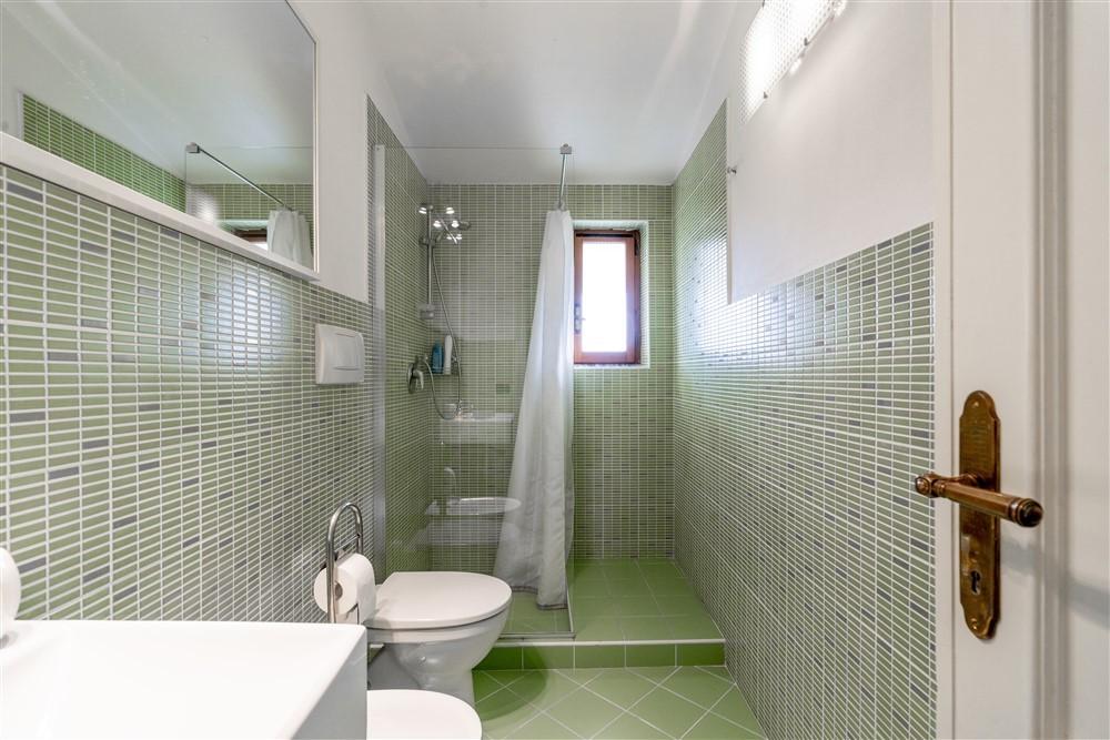 Immagine 15 di Appartamento in vendita  a Montignoso