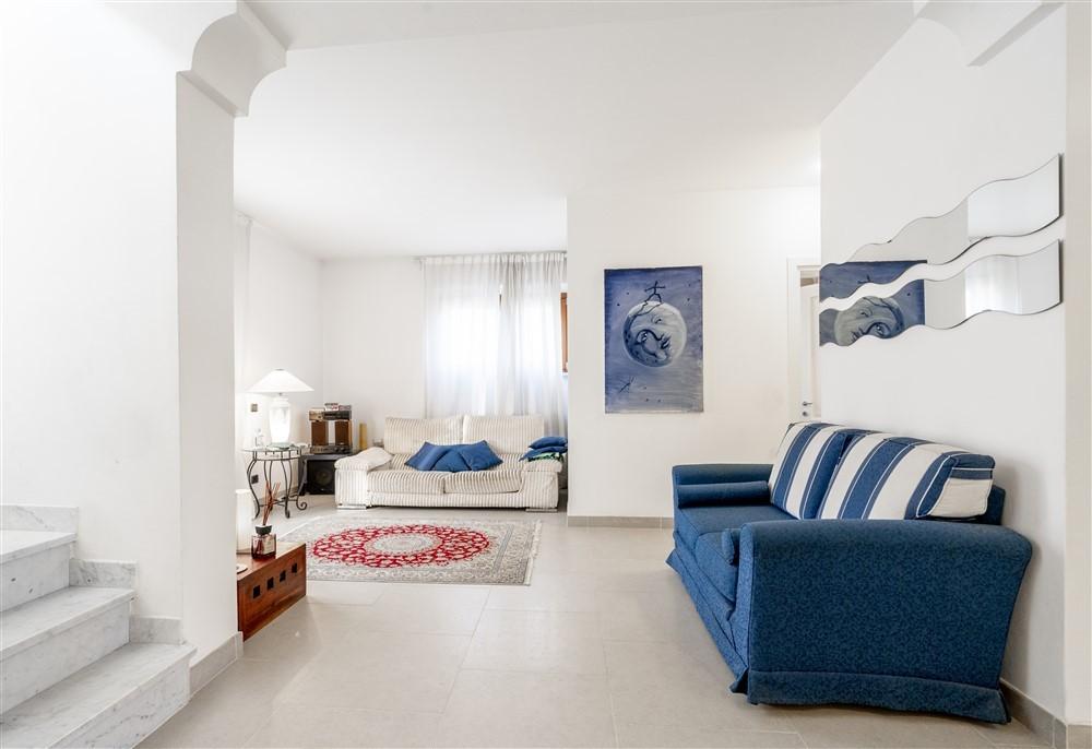 Immagine 8 di Appartamento in vendita  a Montignoso