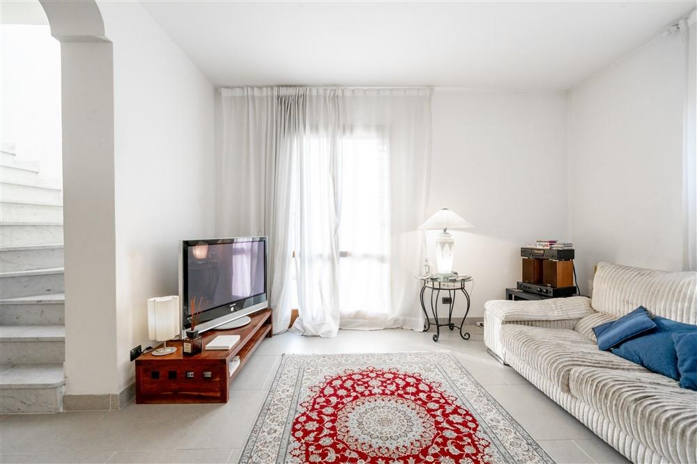 Immagine 7 di Appartamento in vendita  a Montignoso