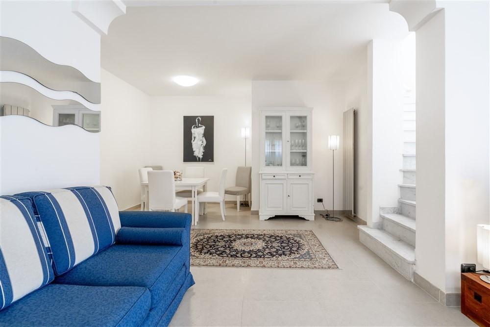 Immagine 5 di Appartamento in vendita  a Montignoso