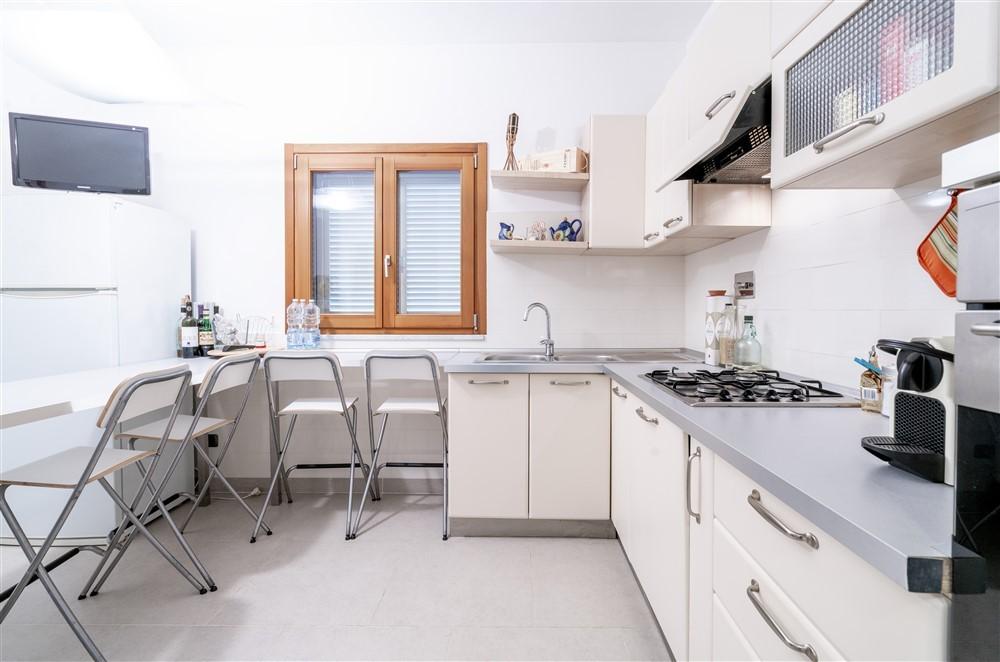 Immagine 10 di Appartamento in vendita  a Montignoso