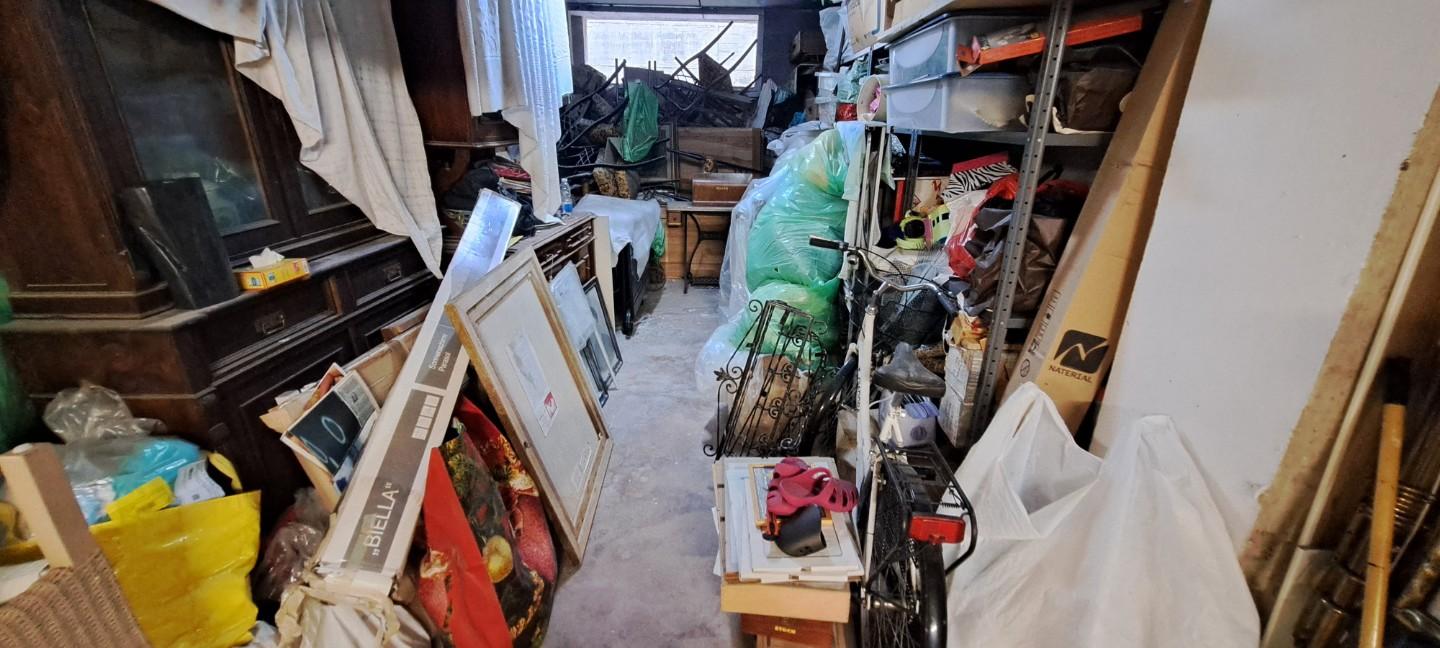 Immagine 24 di Garage in vendita  a Livorno