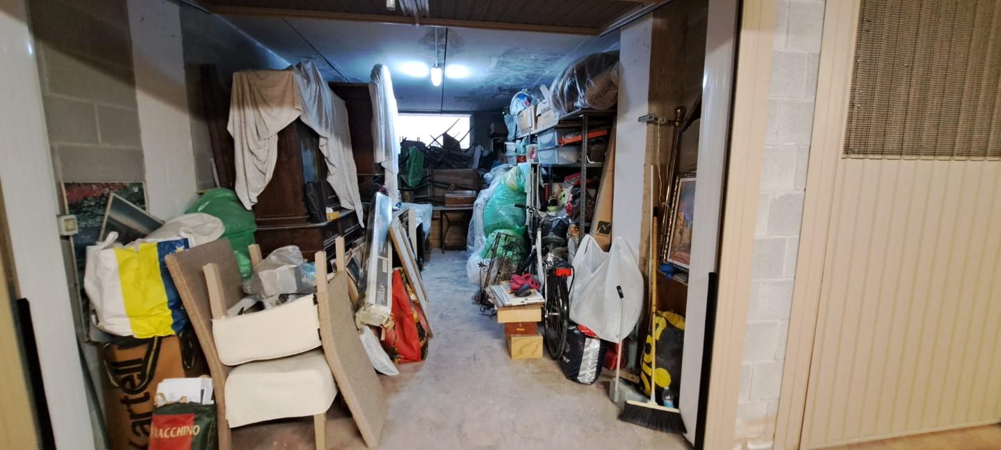 Immagine 5 di Garage in vendita  a Livorno