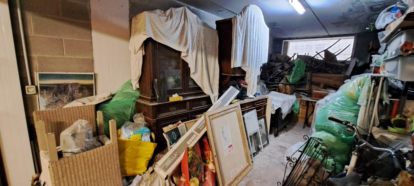 Immagine 19 di Garage in vendita  a Livorno