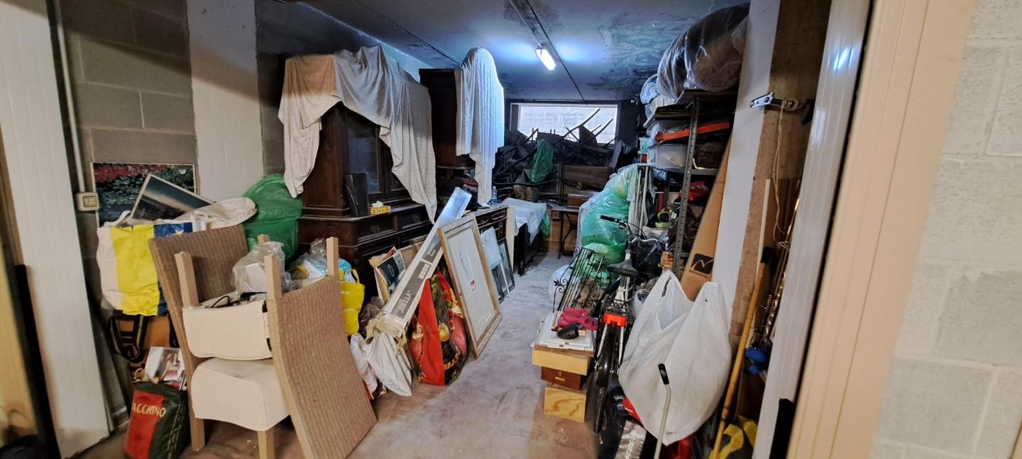 Immagine 11 di Garage in vendita  a Livorno