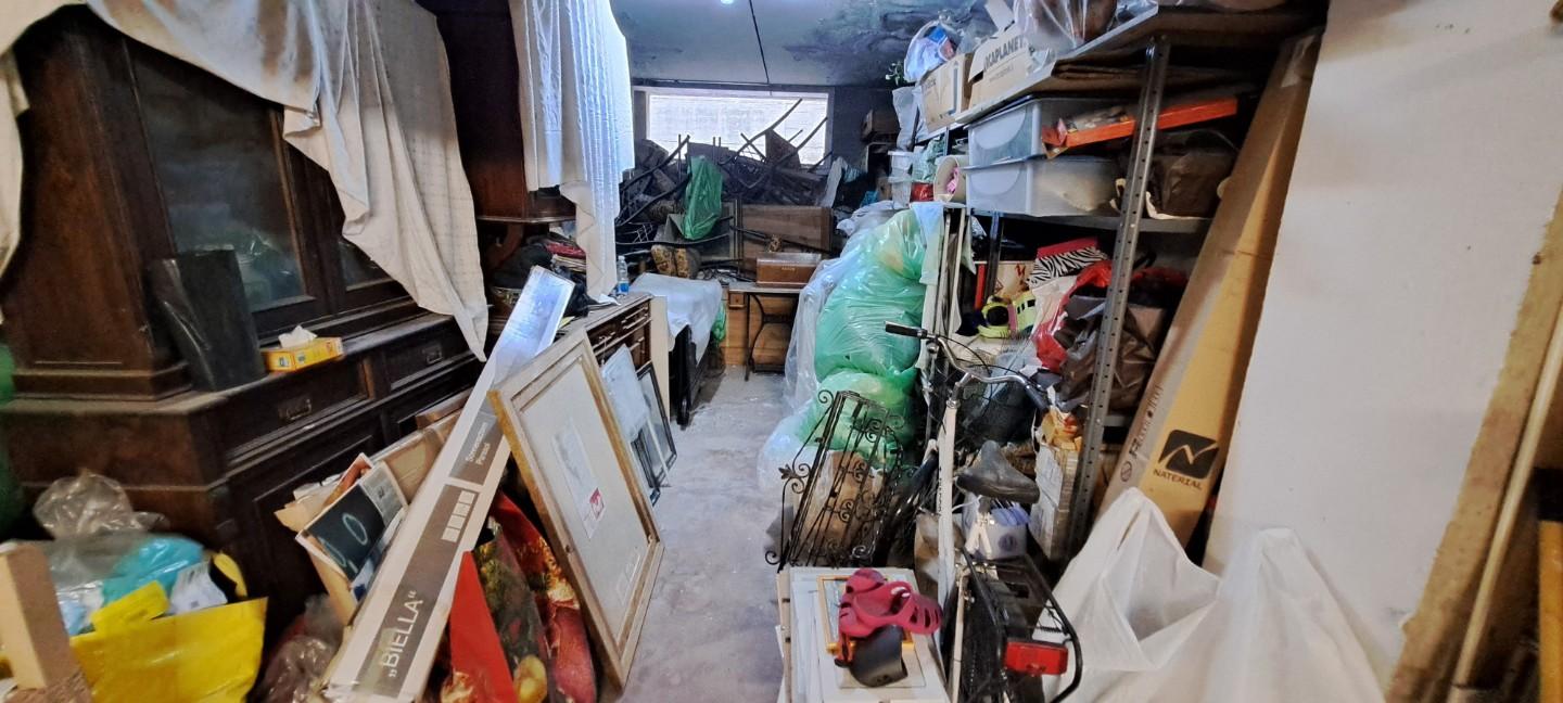 Immagine 23 di Garage in vendita  a Livorno