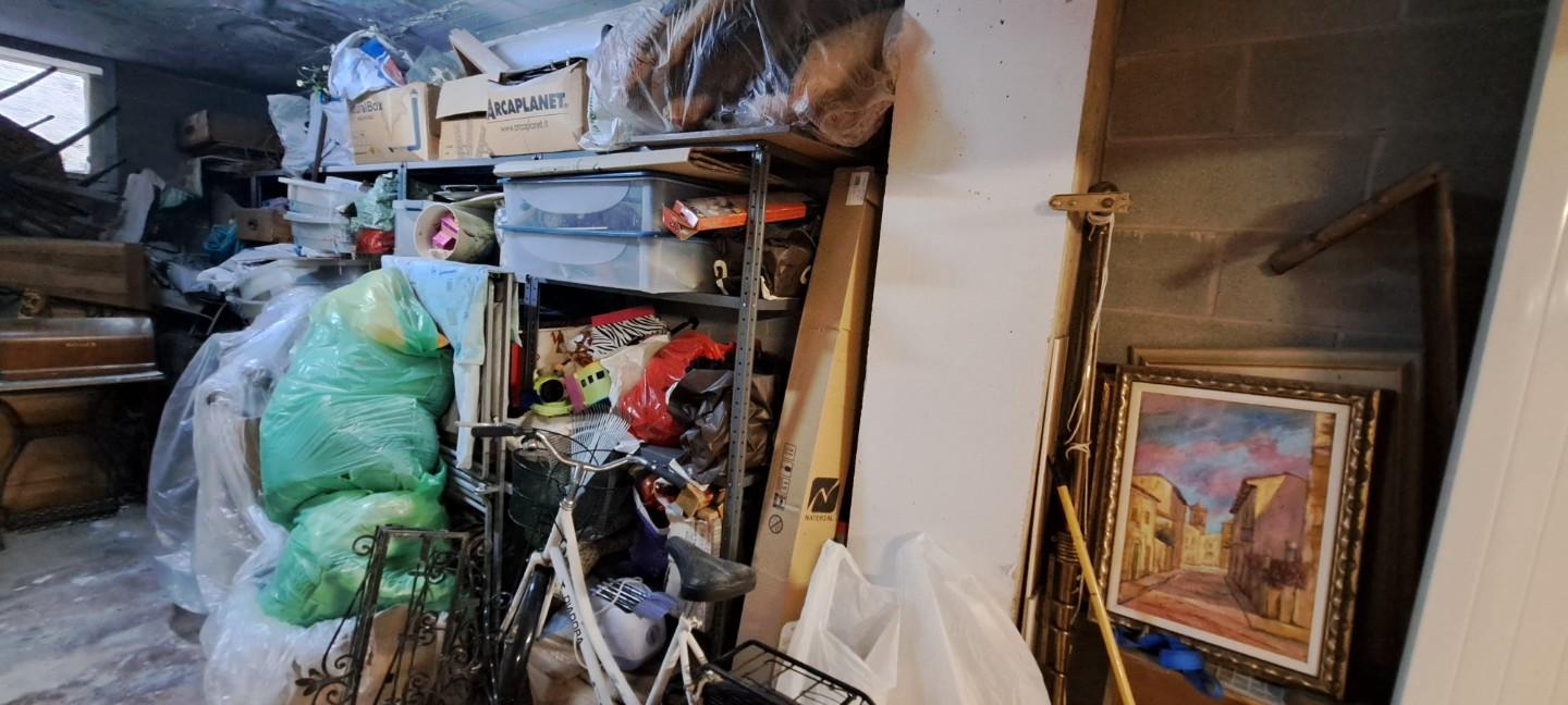 Immagine 18 di Garage in vendita  a Livorno