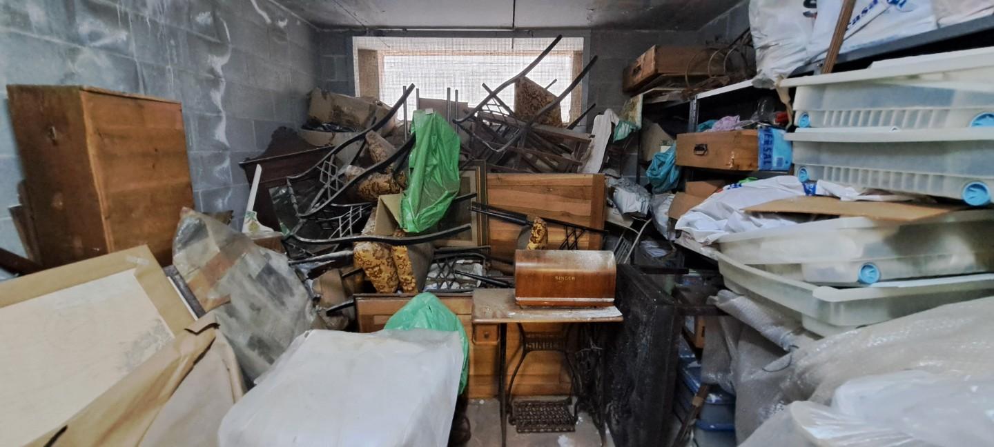 Immagine 12 di Garage in vendita  a Livorno