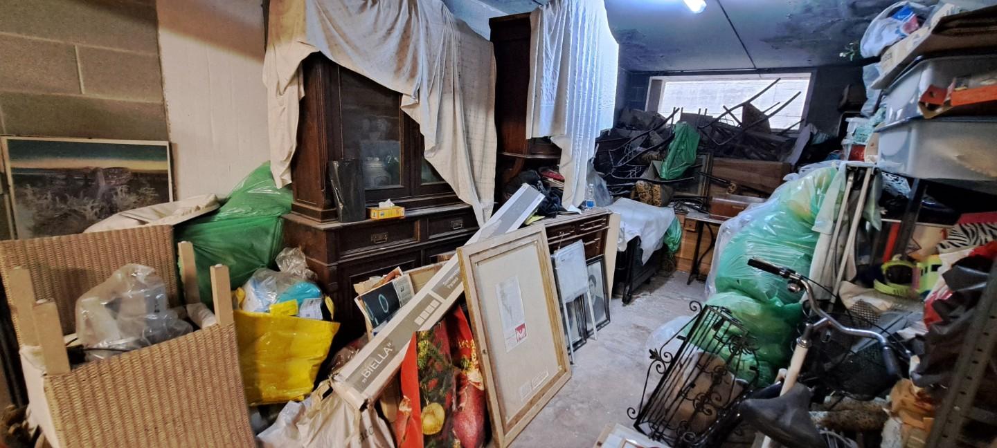 Immagine 21 di Garage in vendita  a Livorno