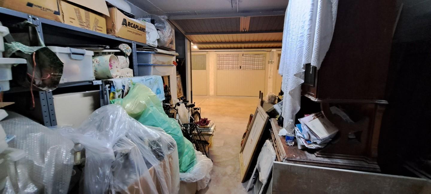 Immagine 1 di Garage in vendita  a Livorno