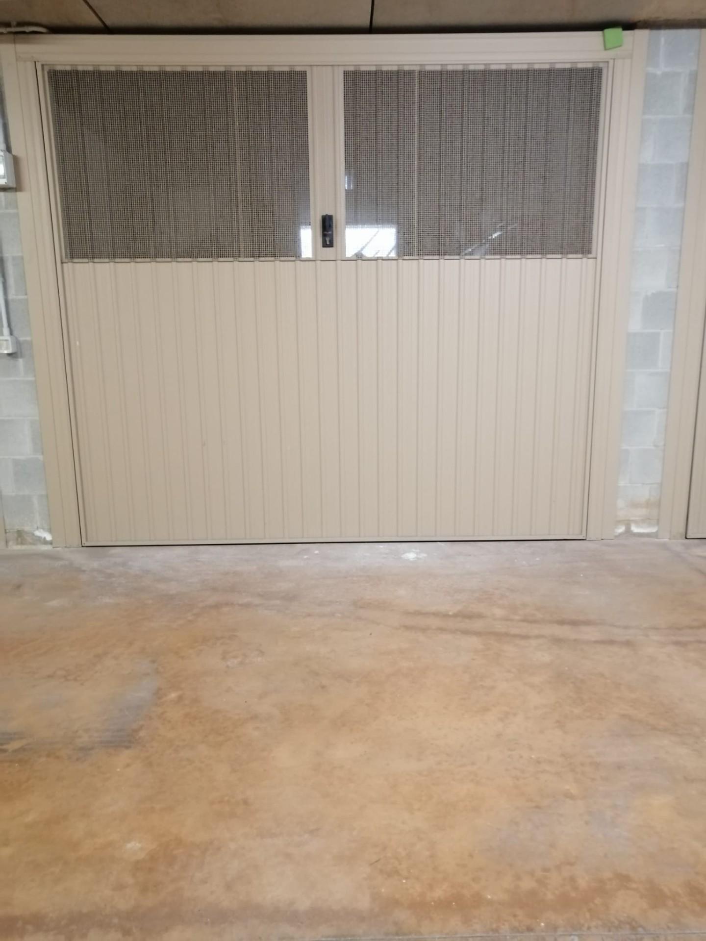 Immagine 7 di Garage in vendita  a Livorno