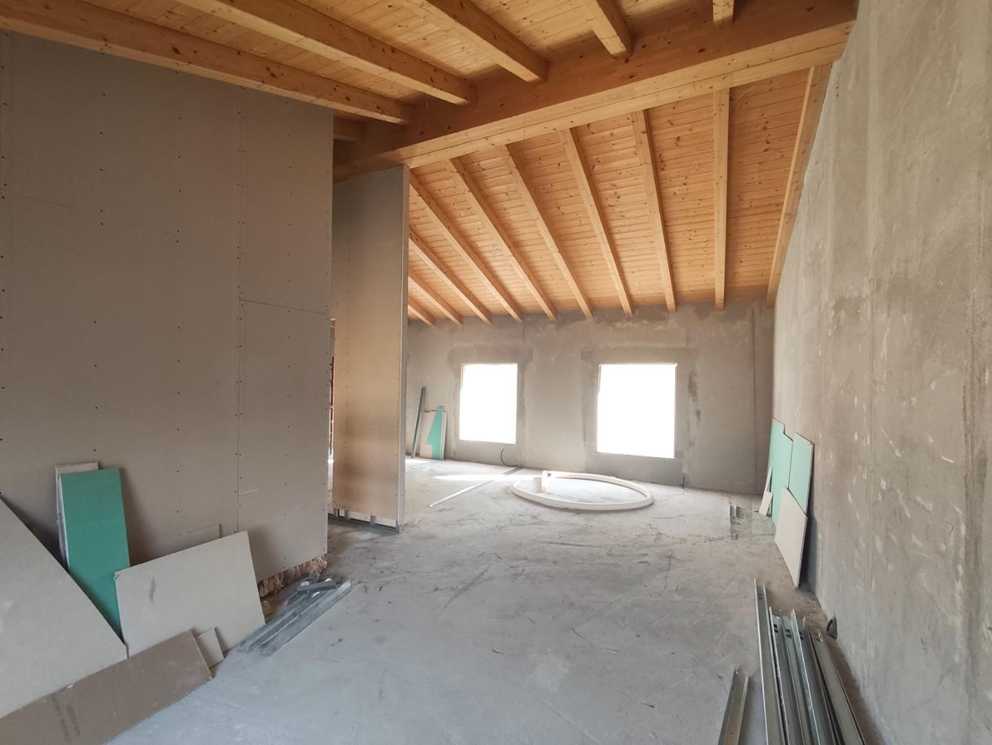 Immagine 13 di Appartamento in vendita  a Lucca