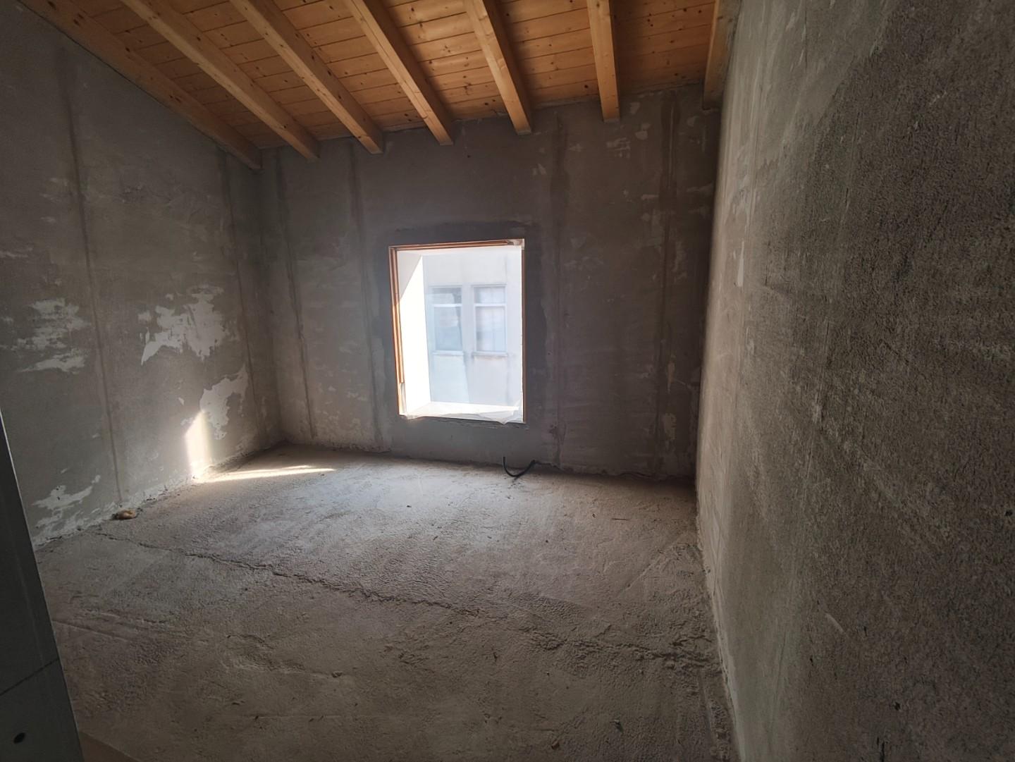 Immagine 18 di Appartamento in vendita  a Lucca