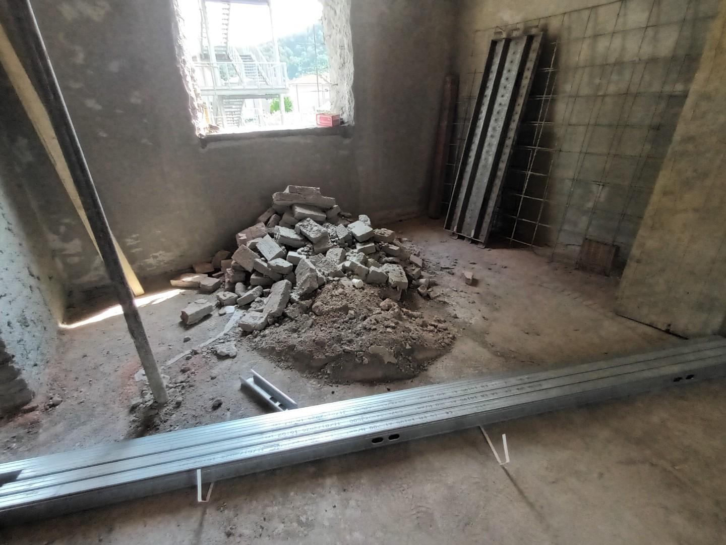 Immagine 11 di Appartamento in vendita  a Lucca