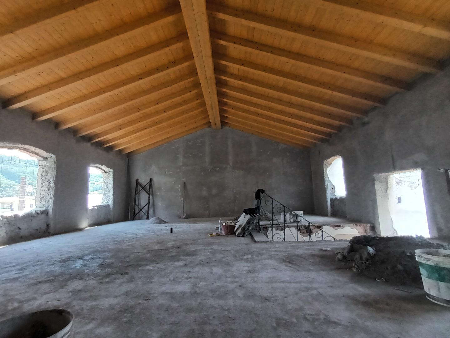 Immagine 3 di Appartamento in vendita  a Lucca