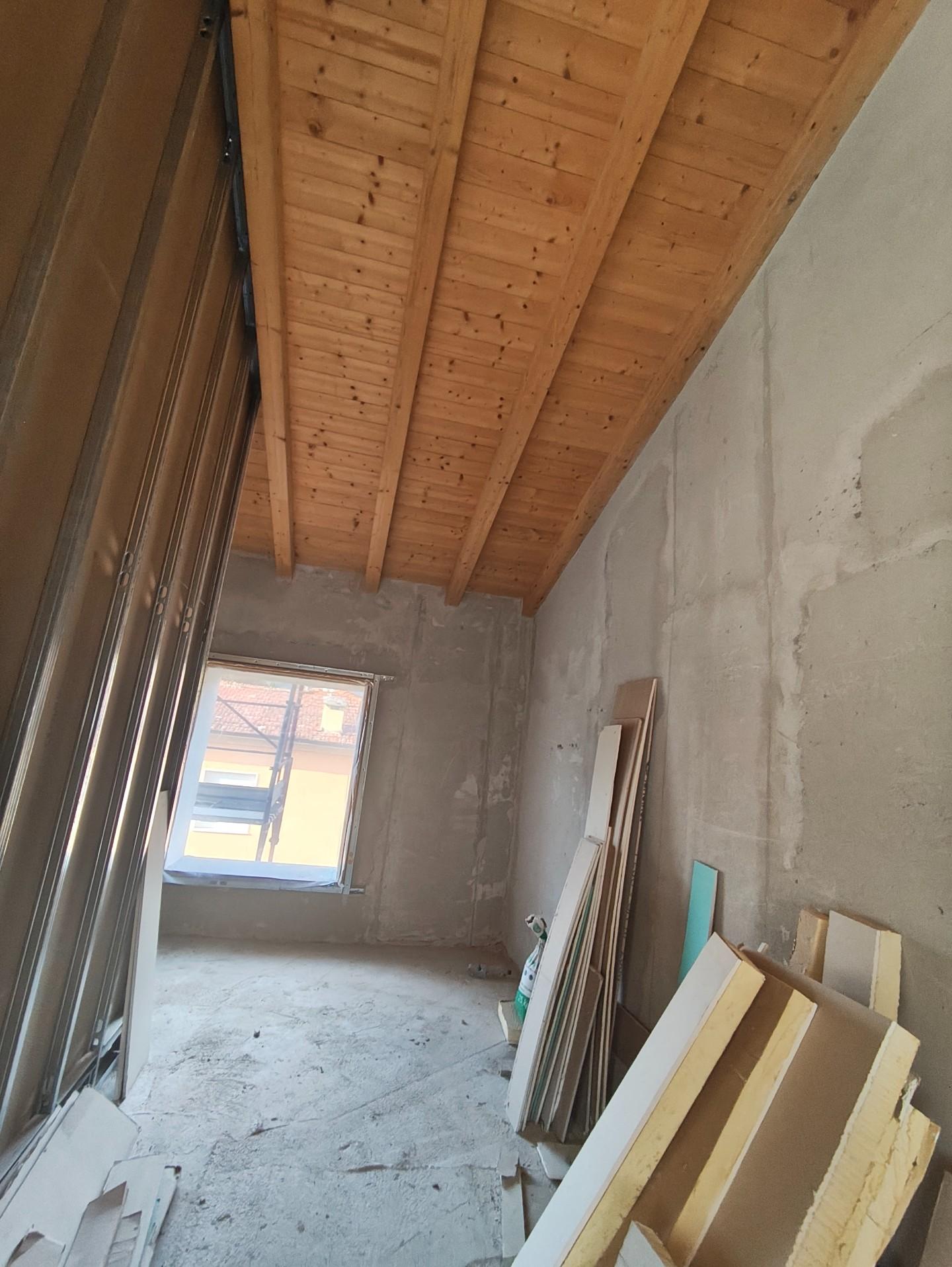 Immagine 15 di Appartamento in vendita  a Lucca