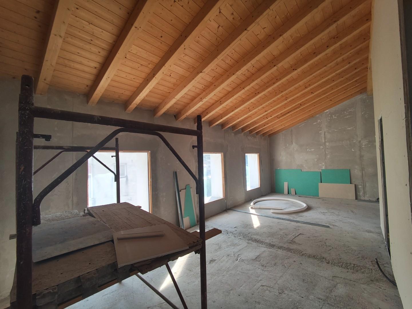 Immagine 16 di Appartamento in vendita  a Lucca